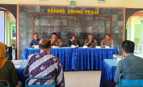 Read more about the article Danramil 0806/02 Pogalan Hadiri Rakor Perencanaan Giat PPHBN HUT RI ke-78