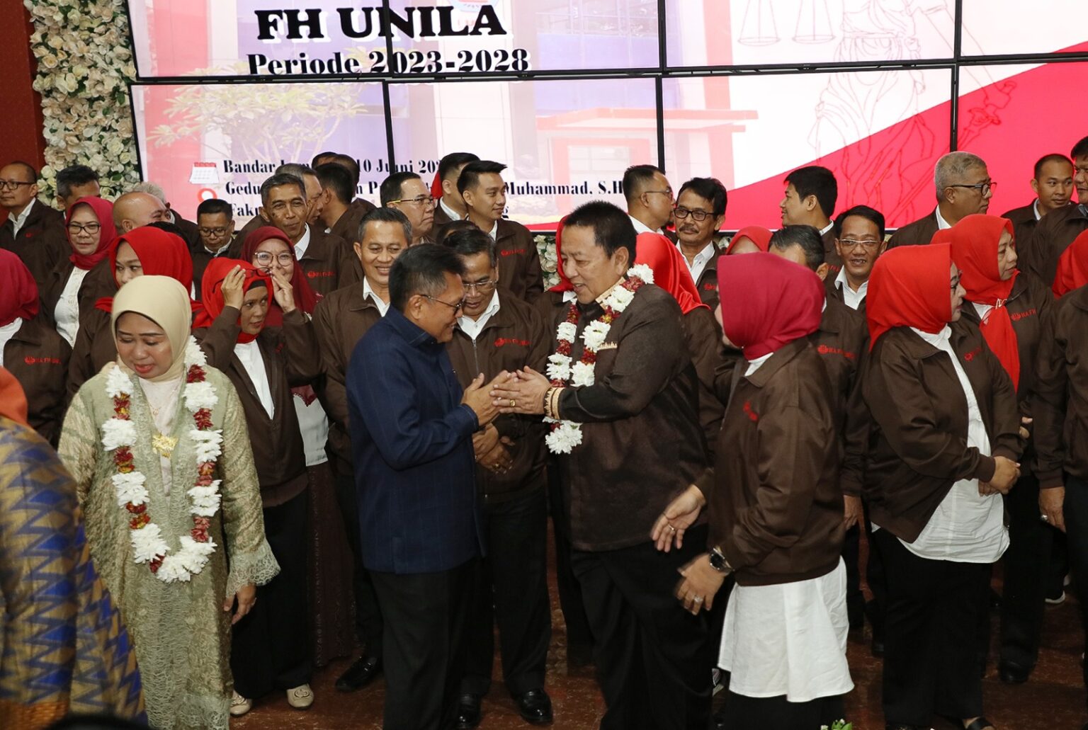Read more about the article Gubernur HadiriPengukuhan Pengurus Pusat IKA FH Unila 2023-2028