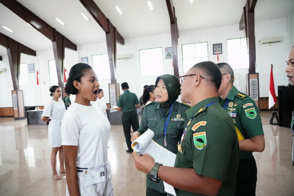 Read more about the article 62 Pemuda dan Pemudi Asal Manokwari Ikuti Sidang Parade Calon Taruna/Taruni Pandasus Manokwari TA. 2023