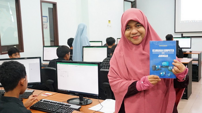 You are currently viewing Dosen Prodi Teknik Informatika Darmajaya Hasilkan Dua Buku dengan Sajian Riset