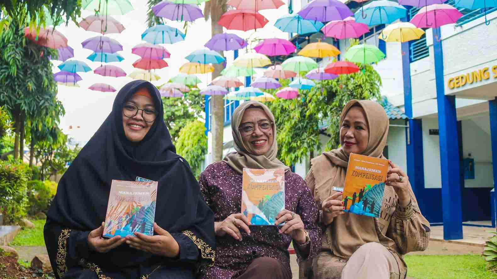 You are currently viewing Tiga Dosen IIB Darmajaya Terbitkan Buku “Manajemen Kompensasi ”