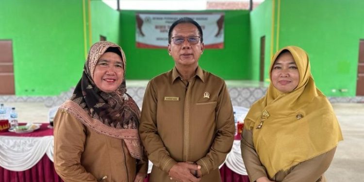 Read more about the article Ketua DPRD Lampung Kunjungi Guru Berprestasi di SMA N 1 Seputih Raman