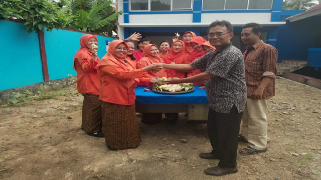 Read more about the article Menyambut Hari Ulang Tahun,  IKWI Lamteng Adakan Tumpengan dan Buat Konten Ucapan.