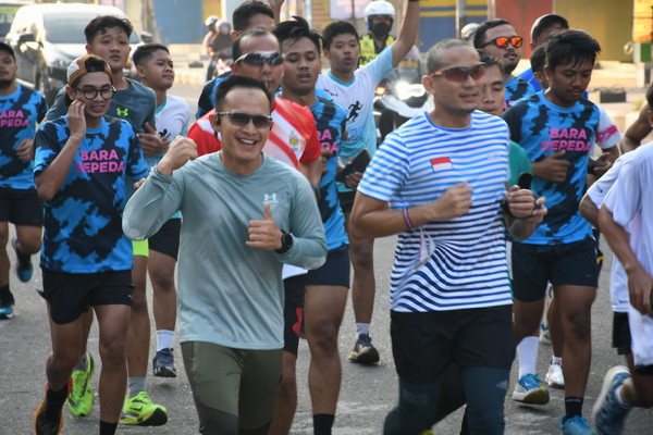 You are currently viewing Semarak Grebeg Suro Tahun 2023,  Dandim 0802/Ponorogo Olahraga bersama Menparekraf dan Forkopimda