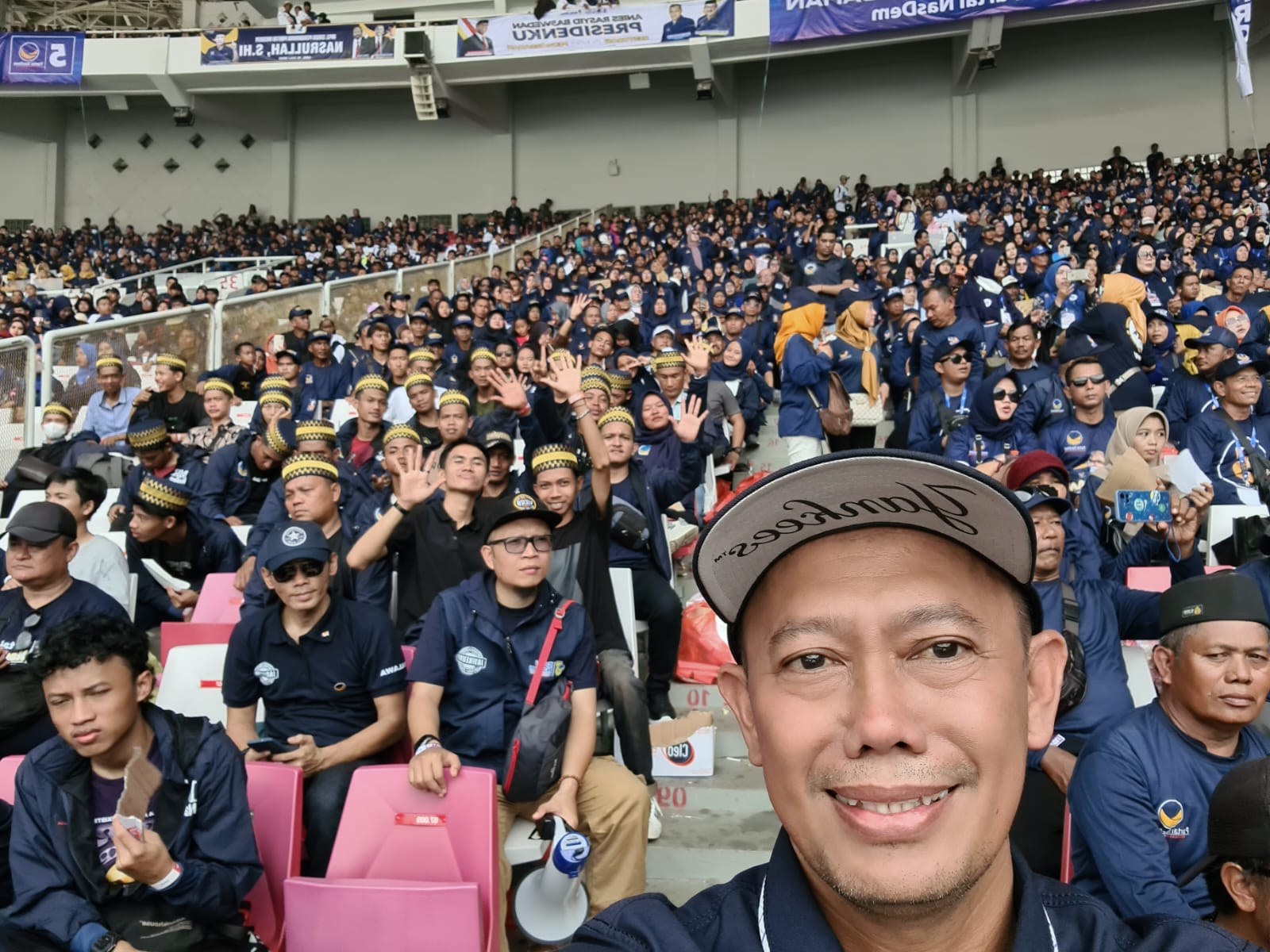 Read more about the article Rizani Andi Wijaya Bersama Kader dan Relawan Nasdem Hadir di GBK