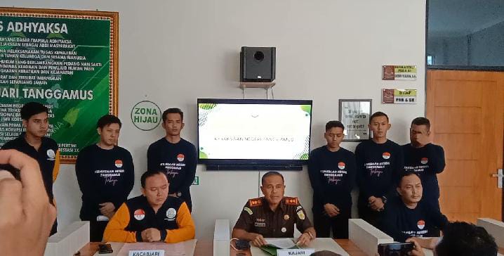 Read more about the article Kajari Tanggamus Tahan Tiga Tersangka Kasus Korupsi