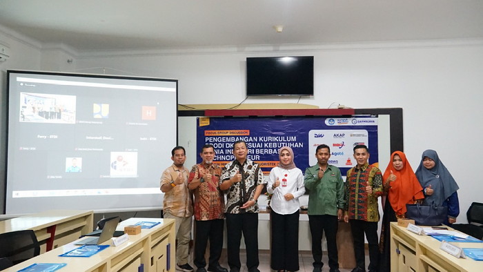 You are currently viewing Hadirkan Stakeholder, Prodi DKV IIB Darmajaya Gelar FGD Pengembangan Kurikulum