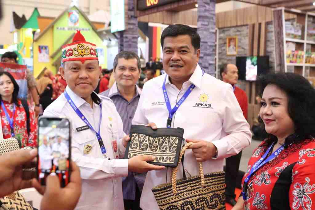 You are currently viewing Bupati Lampung Tengah Hadiri Acara Pembukaan Rakernas XV Apkasi dan Apkasi Otonomi Expo 2023