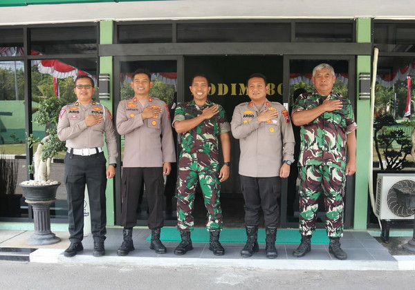 You are currently viewing Dandim Ngawi Terima Kunjungan Kapolres Ngawi Yang Baru