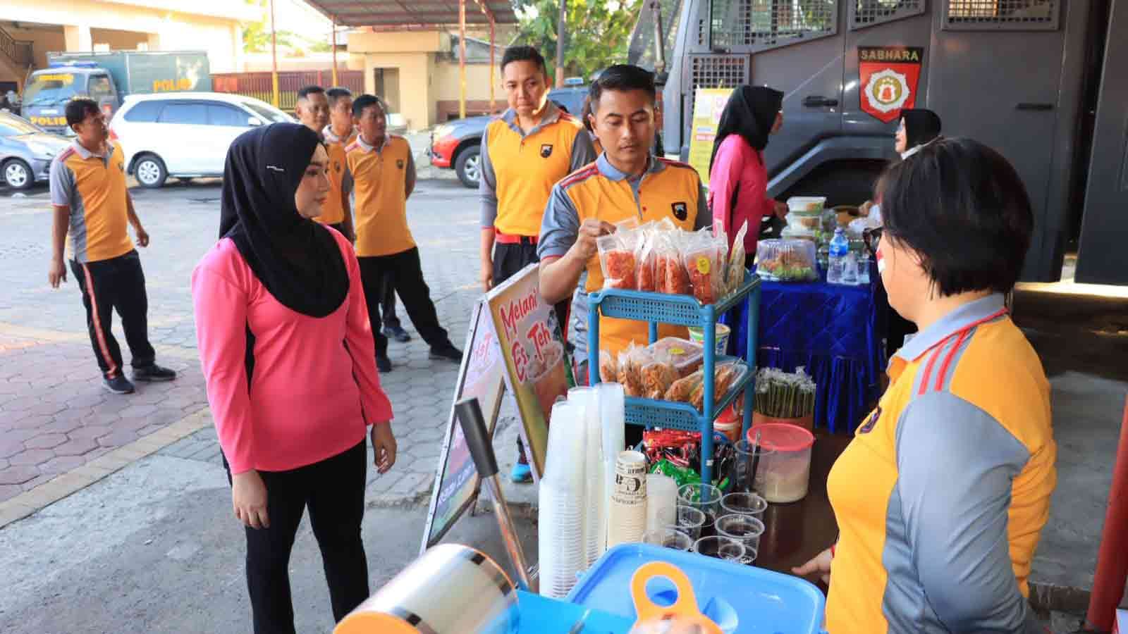 You are currently viewing HUT Polwan Ke 75, Polres Grobogan Gelar Bazar UMKM