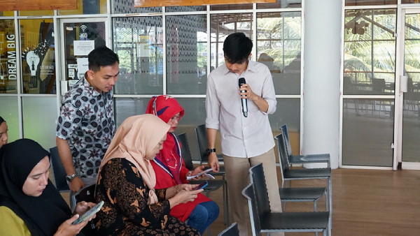 You are currently viewing Tingkatkan Pelanggan, Belasan Pelaku Usaha Ikuti Pelatihan UKM Digital dari Dosen IIB Darmajaya