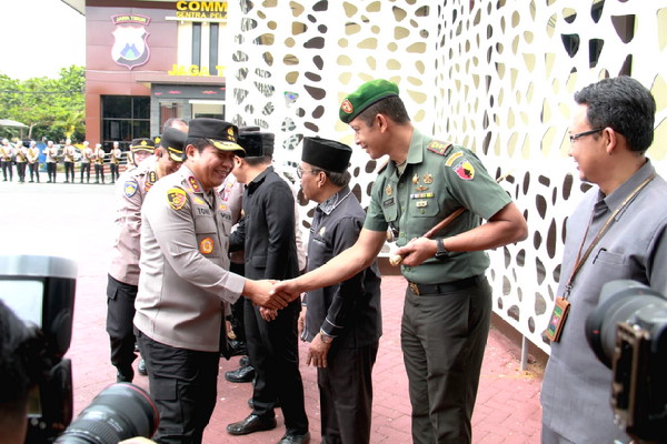 You are currently viewing Dandim 0806/Trenggalek bersama Forkopimda Sambut Hangat Kunker Kapolda Jatim