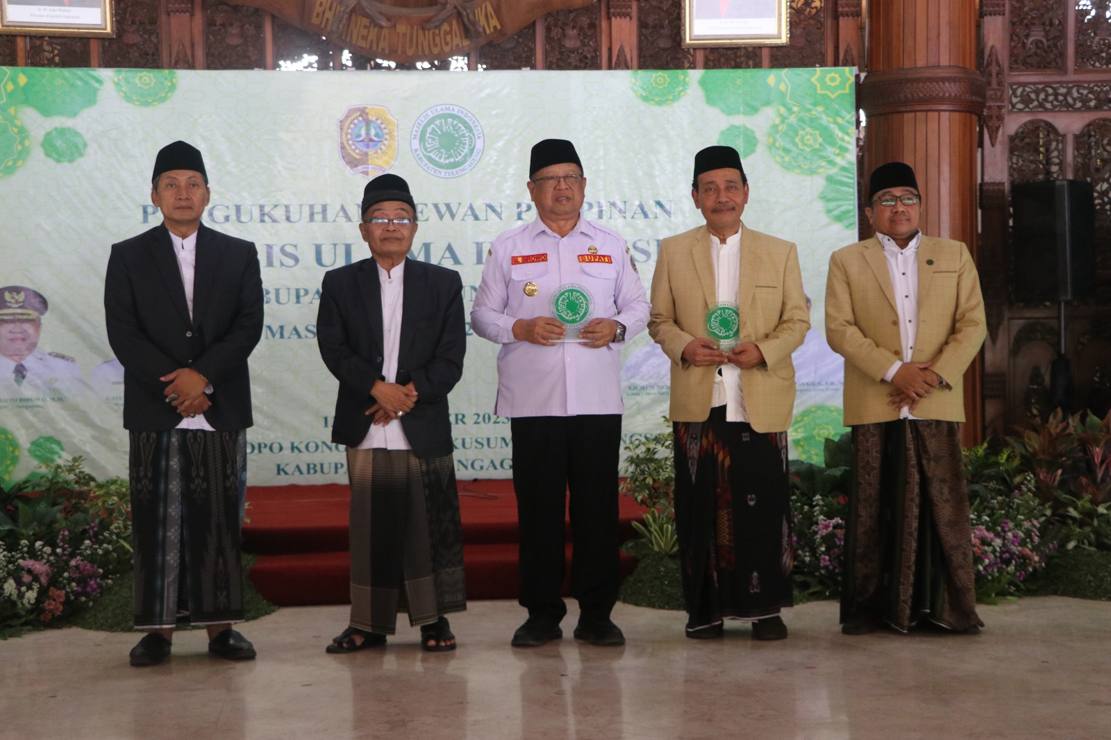 You are currently viewing Dandim Hadiri Prosesi Pengukuhan Pengurus Dewan Pimpinan MUI Tulungagung