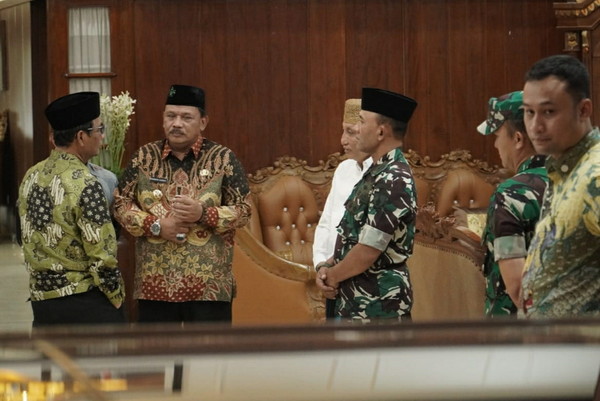 You are currently viewing Danrem 081/DSJ Hadiri Ngaji Politik Kebangsaan bersama Menkopolhukam