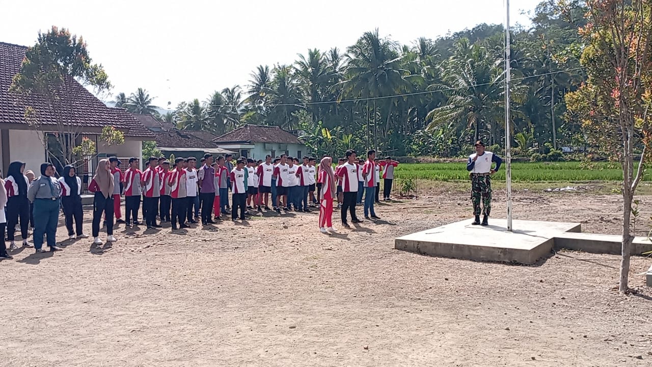 Read more about the article Pembekalan Kesemaptaan Jasmani, Membangun Generasi Unggul Bersama Koramil 0806/11 Panggul dan SMKN 1 Panggul