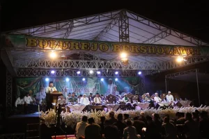 Read more about the article Gubernur Lampung Hadiri Acara Sholawat Bersama Masyarakat