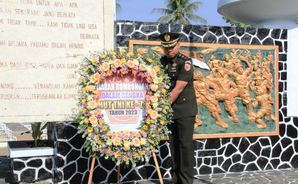 Read more about the article Semangat Patriotisme: Kasdim 0806/Trenggalek Memimpin Ziarah Rombongan HUT Ke-78 TNI