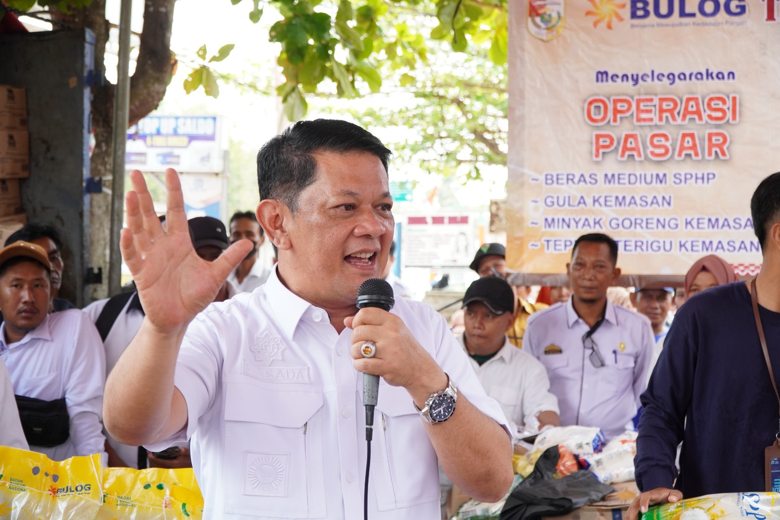 Read more about the article Pj Bupati Tubaba Buka Pasar Murah