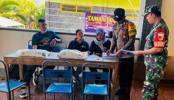 Read more about the article Kolaborasi Gemilang: Babinsa dan Bhabinkamtibmas Sukowetan Bersatu Dalam Penyaluran Bantuan Pangan