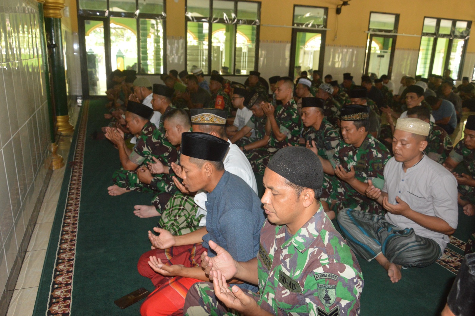 Read more about the article Momen Peringatan Hari Pahlawan, Kodim 0801/Pacitan Selenggarakan Doa Bersama