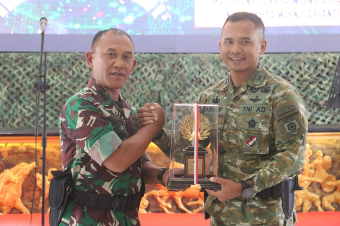 You are currently viewing Danrem 081/DSJ Hadiri Sertijab Danyonif Para Raider 501/BY