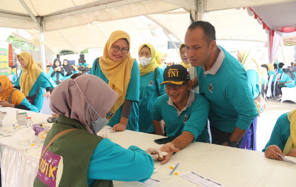 Read more about the article Kasdim Madiun Ikuti Jalan Sehat Dalam Rangka Memperingati Hari Kesehatan Nasional
