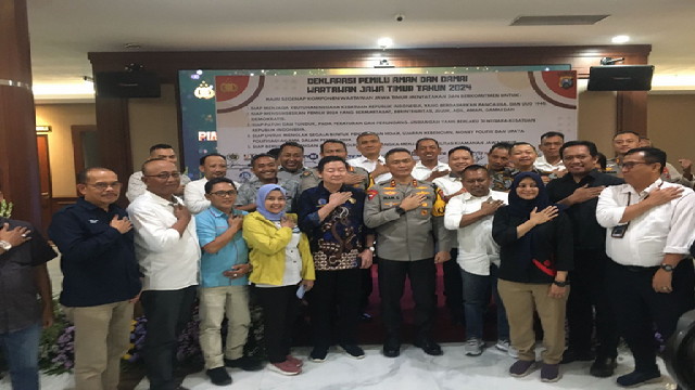 You are currently viewing Kapolda Jatim Bersama Insan Pers Deklarasi Pemilu Damai