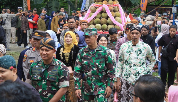Read more about the article Semangat Dandim 0806/Trenggalek dan Forkopimda di Balik Kesuksesan Durio Festival 2024
