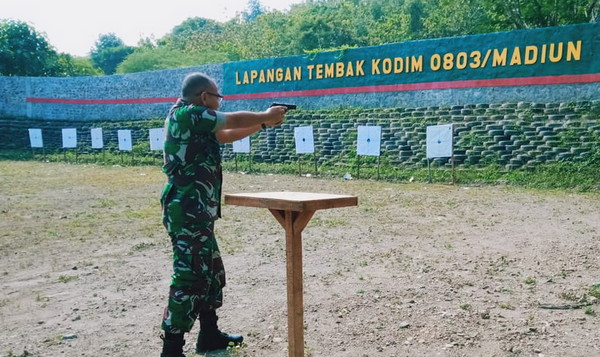 You are currently viewing Kodim 0803/Madiun Gelar Latihan Menembak Senjata Ringan untuk Tingkatkan Kesiapan Anggota
