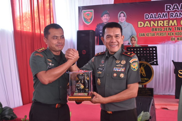 Read more about the article Kunjungan Kerja Danrem 043/Gatam di Kodim 0429/Lamtim Disambut Meriah