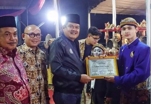 You are currently viewing Bupati Lampung Tengah Hadiri Gebyar Wayang Kulit Millenial di Seputih Agung