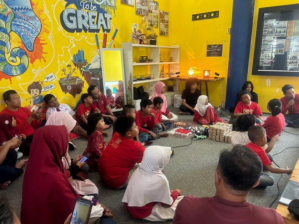 You are currently viewing Workshop Lampu Hias: Kreativitas di Sahabat Becik Lampung