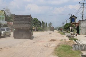 Read more about the article Perbaikan Jalan Adijaya Dimulai, BMBK Terjun Langsung