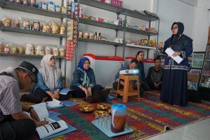 Read more about the article LPPM Darmajaya Evaluasi Program E-Promosi IKM Miranti