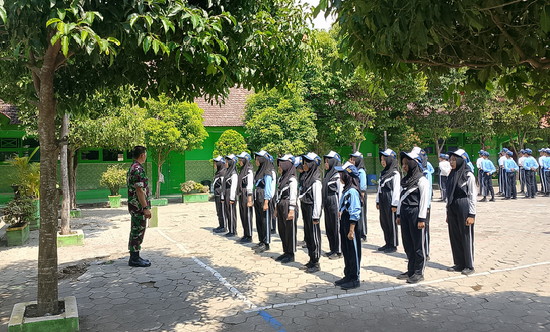 Read more about the article Koramil Saradan Mantapkan Materi LDKS Siswa SMPN 4