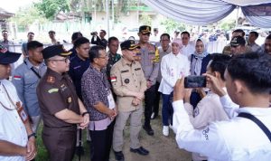 Read more about the article Pj Bupati Pringsewu Tinjau TPS di Tiga Kecamatan