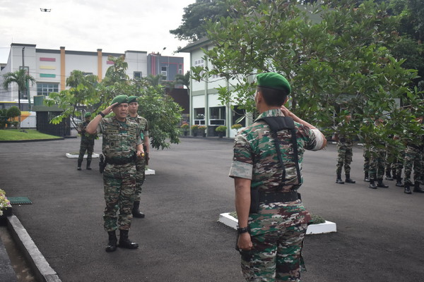 You are currently viewing Danrem 043/Gatam Pimpin Penyambutan Yonif 143/TWEJ