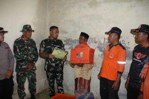 Read more about the article Dandim Madiun Berikan Bantuan dan Santunan kepada Keluarga Korban Longsor di Desa Tileng