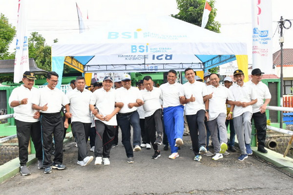 Read more about the article Dandim Ponorogo Meriahkan Jalan Sehat Hari Amal Bakti