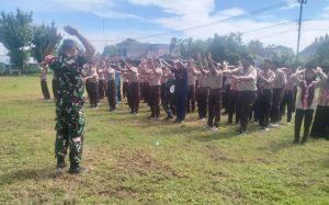 Read more about the article Pembinaan Karakter dan Kedisiplinan Siswa Kelas XII oleh Koramil 0803/04 Jiwan