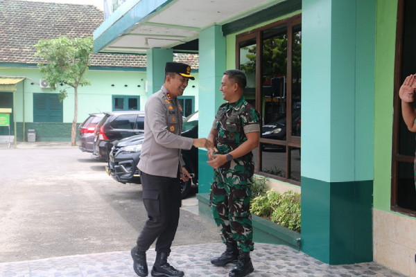 Read more about the article Perkuat Sinergitas, Dandim 0803/Madiun Terima Kunjungan Kapolres