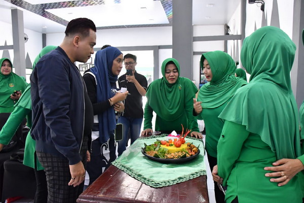 Read more about the article Meriahkan HUT ke-79, Persit KCK Ponorogo Gelar Lomba Hias Tumpeng