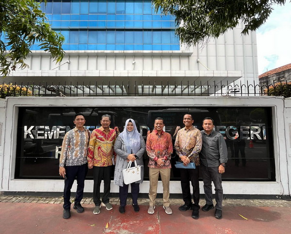 Read more about the article Bupati-Wakil Bupati Pringsewu Jalani Registrasi dan Cek Kesehatan di Kemendagri