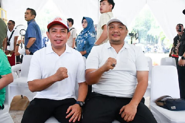 You are currently viewing Penuh Semangat, Dedy – Ronny Ikuti Gladi Kotor Pelantikan di Monas