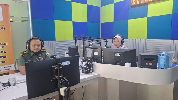 Read more about the article Kasrem 081/DSJ : TNI Terus Bekerja dengan Hati dan Melayani Rakyat