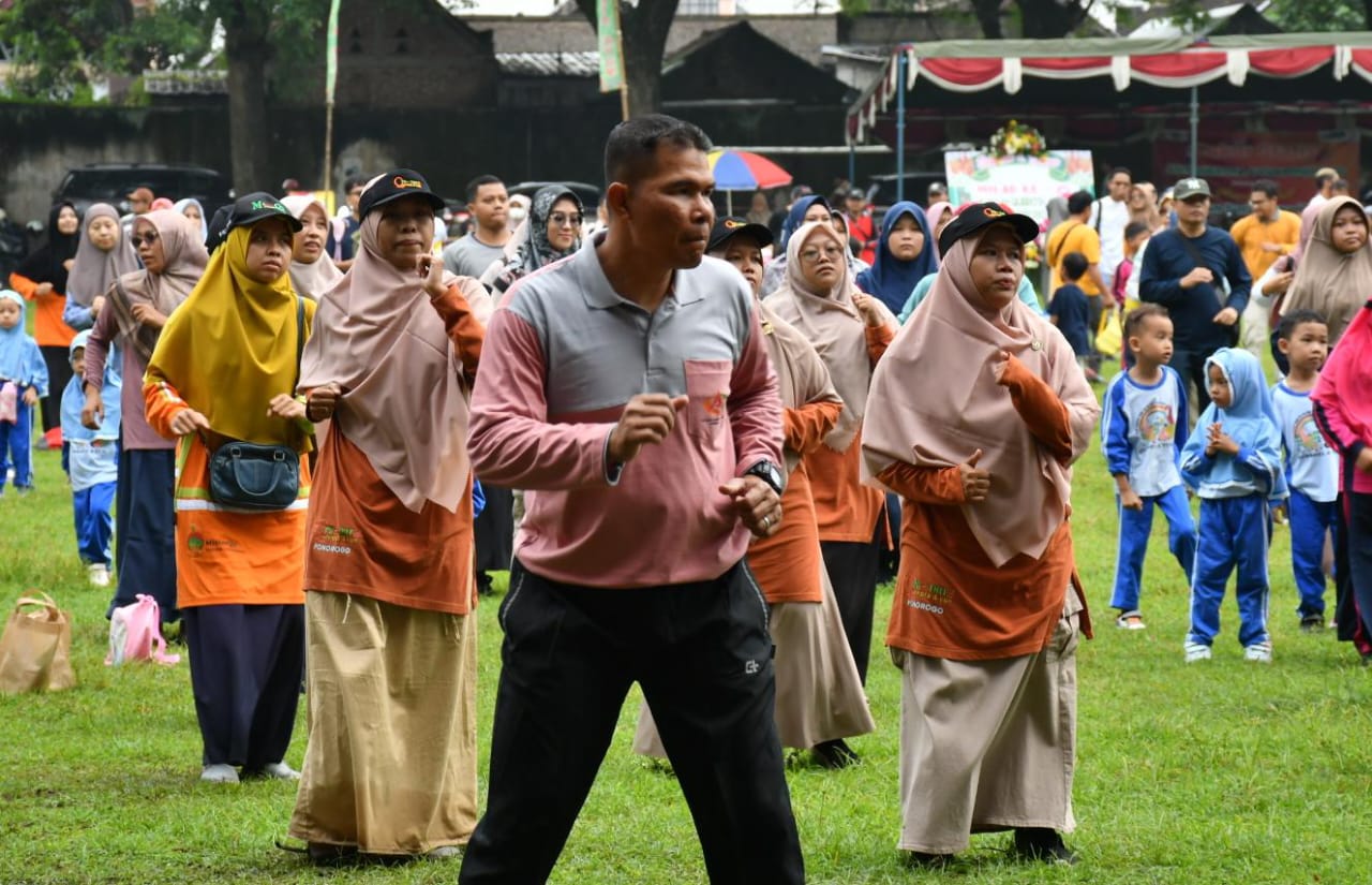 Read more about the article Dandim Ponorogo Ikuti Senam Sehat Milad Yayasan Qurrata A’yun