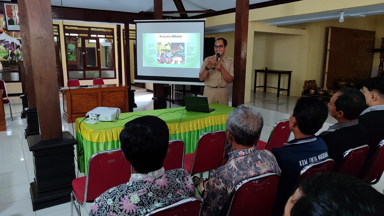 Read more about the article Satgas TMMD 123 Tulungagung Sosialisasi Biosekuriti dan Pakan Ternak