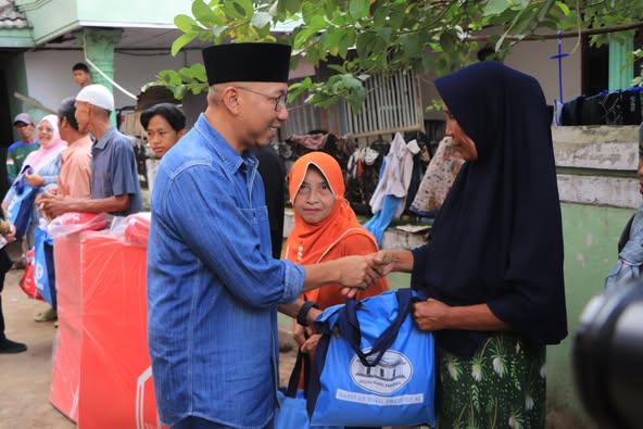 Read more about the article Gubernur Lampung Kunjungi dan Berikan Bantuan kepada Warga Terdampak Banjir