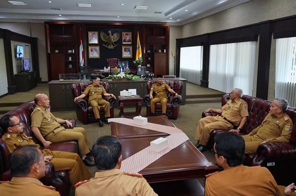 Read more about the article Hari Pertama Gubernur Lampung Rahmat Mirzani Bertugas di Kantor, Sambut Sejumlah Kepala Daerah