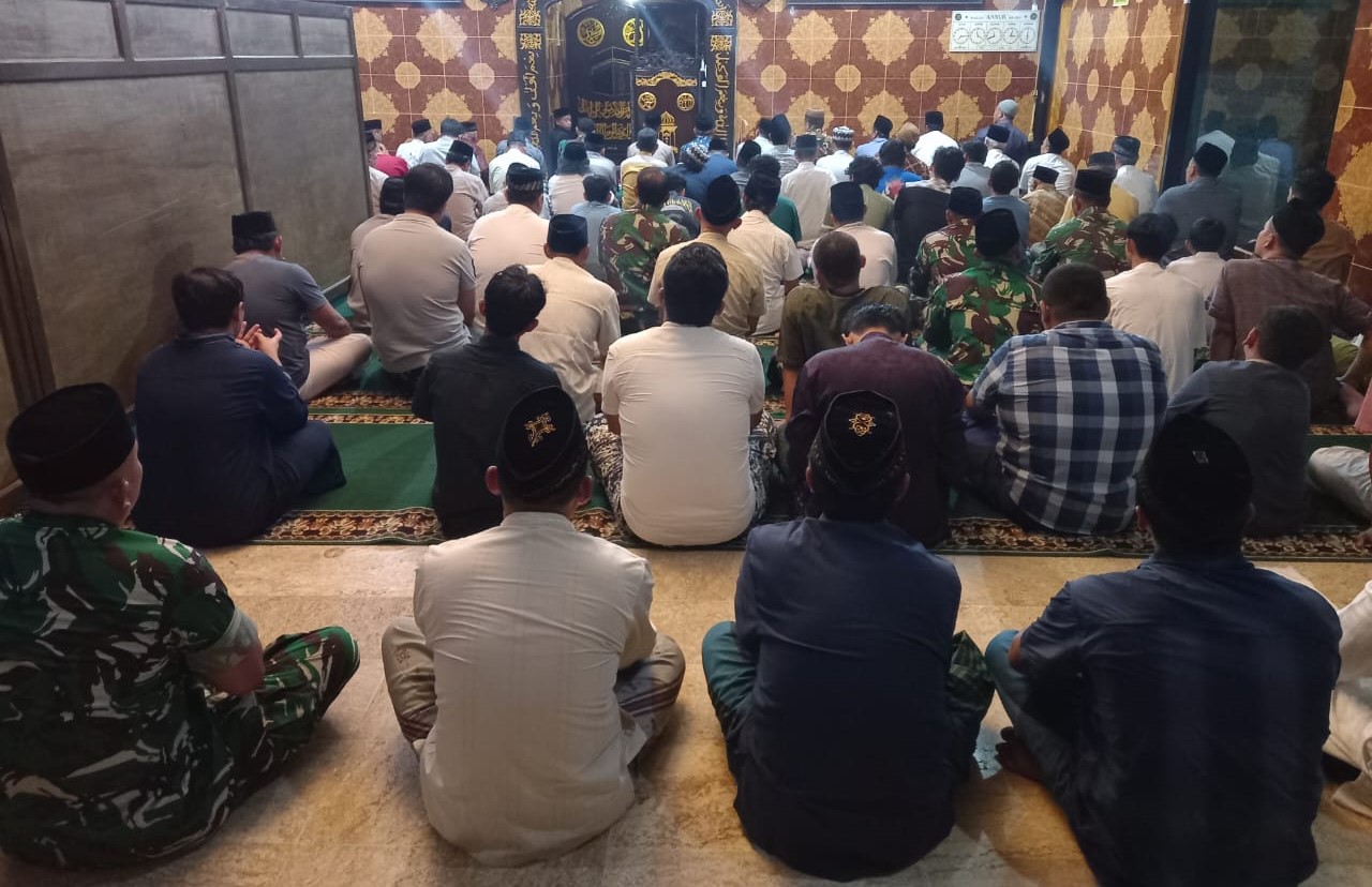 Read more about the article Ramadhan Berkah, Kodim 0806/Trenggalek Gelar Tarawih & Tadarus Bersama